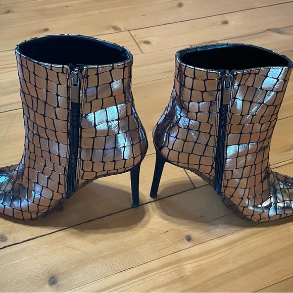 Identita Dalit Platinum Ankle Boots - Picture 4 of 6